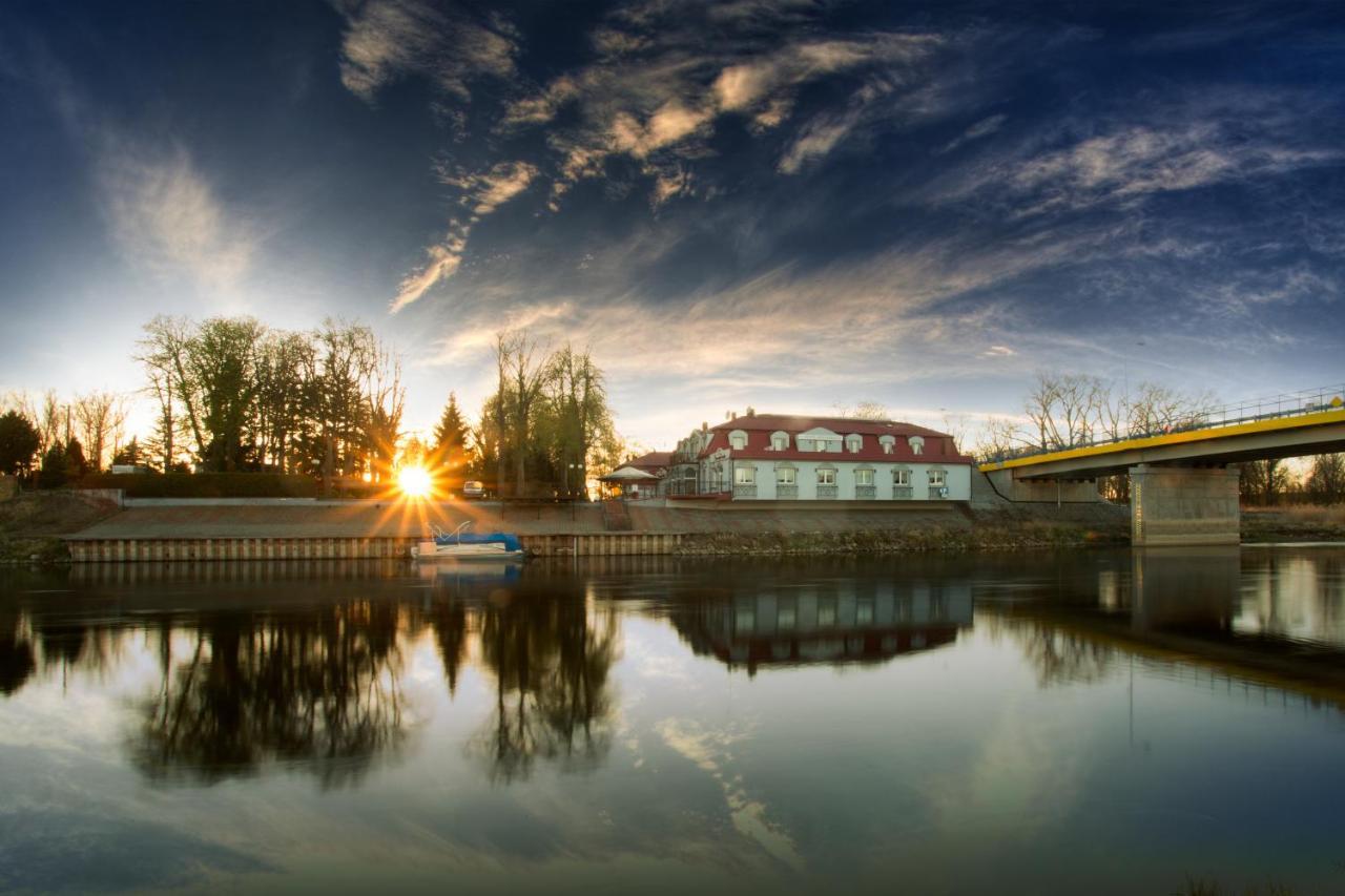 Dom Nad Rzeka Hotel Skwierzyna Luaran gambar